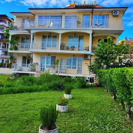 мареа Apartment *